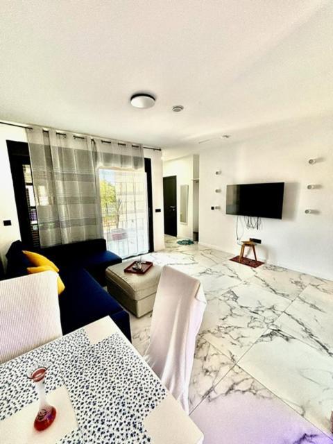 Vila Lova- Luxury Apartments Roquetas de Mar Extérieur photo